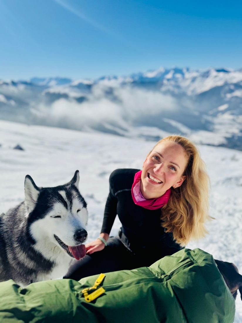 Laura und ihr Husky im Schnee – Erstgespräch